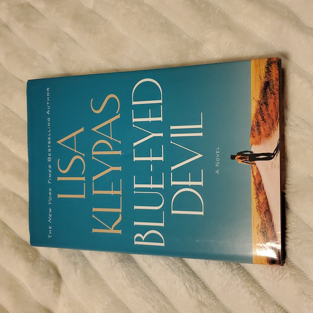 🎈Blue-Eyed Devil Coffee Table Book - Lisa Kleypas🎈